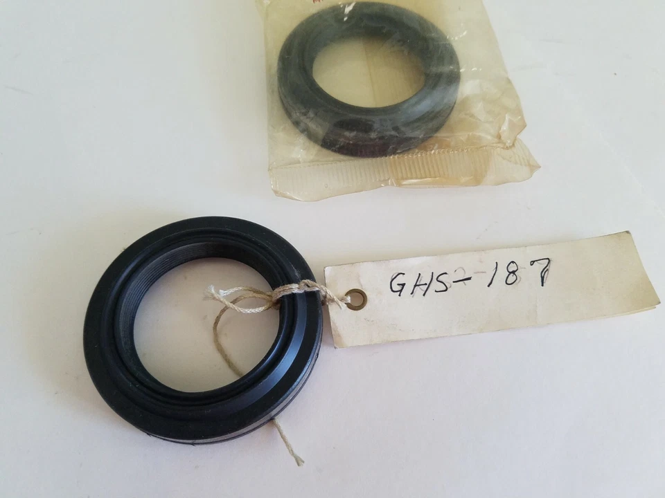 Juego de juntas de eje trasero exterior Triumph TR7 y TR8 (genuino) con transmisión de 5 velocidades Foto 4 de 4