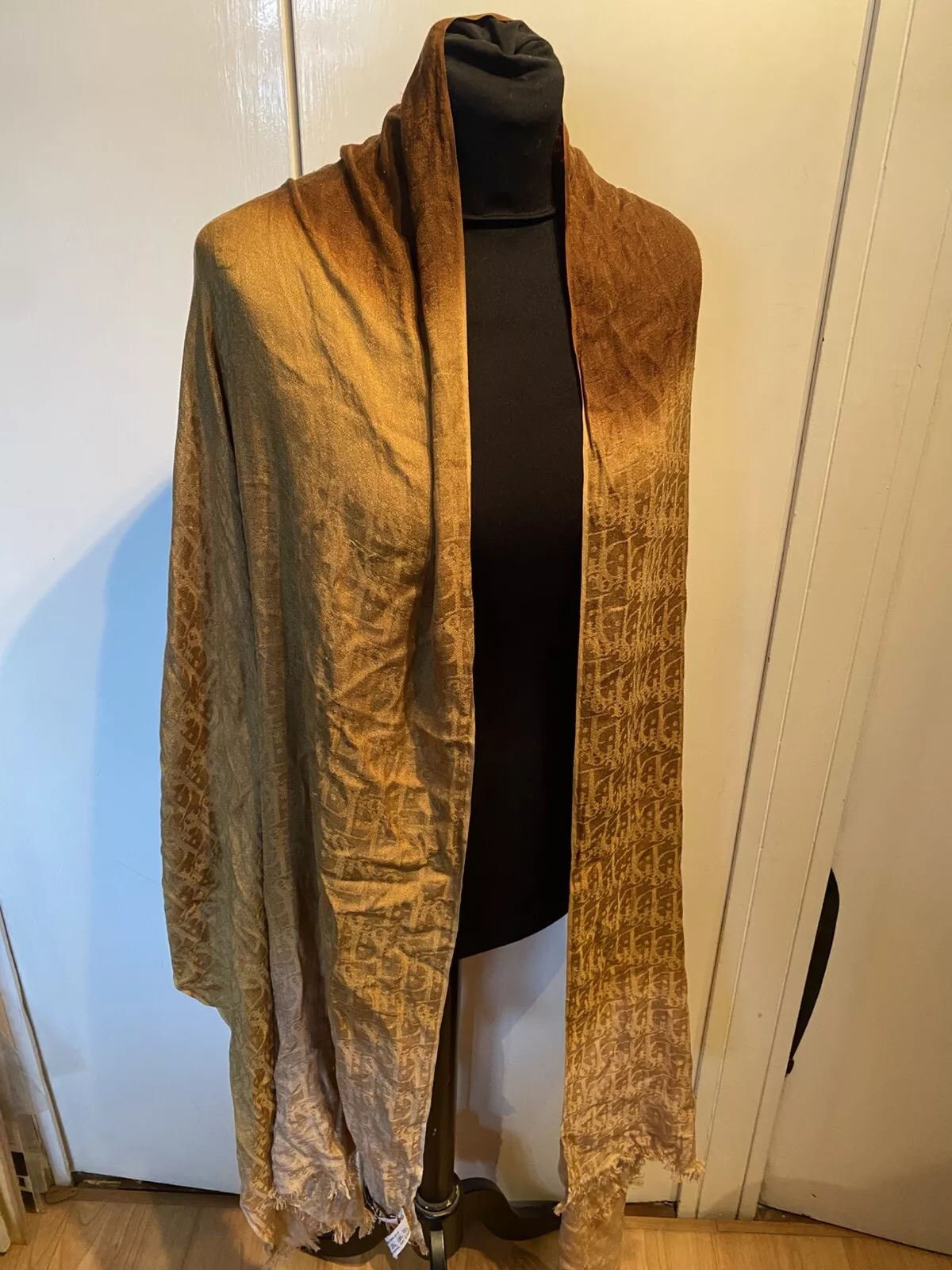Christian Dior foulard pashmina châle soie 89” x 28” marron beige doré