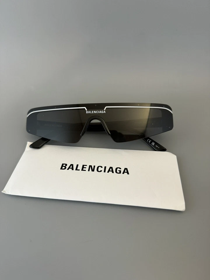Óculos de sol Balenciaga Shield BB0003S 001 preto 99mm 01-140