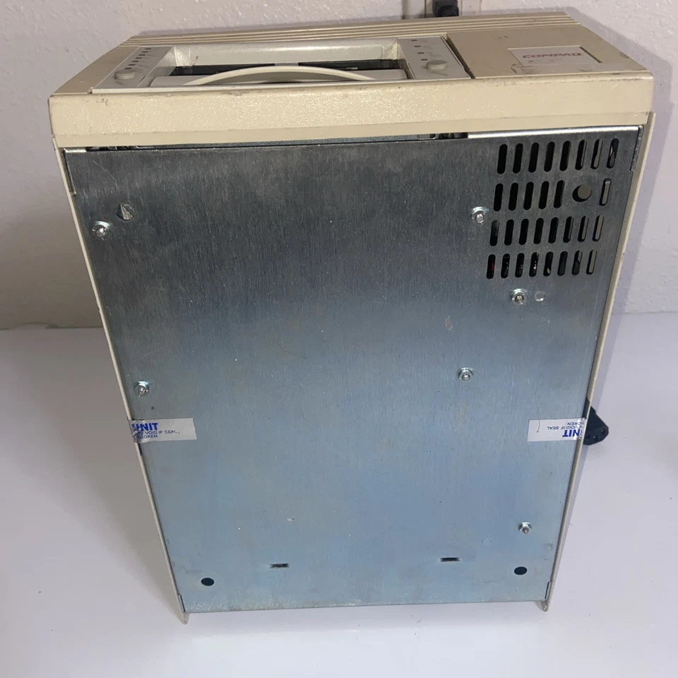 COMPAQ SERIES UNKNOWN MODEL 35/70GB DLT  TAPE CARTRIDGE DRIVE WHITE GRADE D - Image 4 of 4