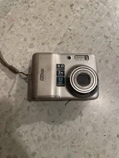 Nikon Coolpix L4 4.0MP Digital Camera Silver Digi Cam Compact Zoom Tested Works