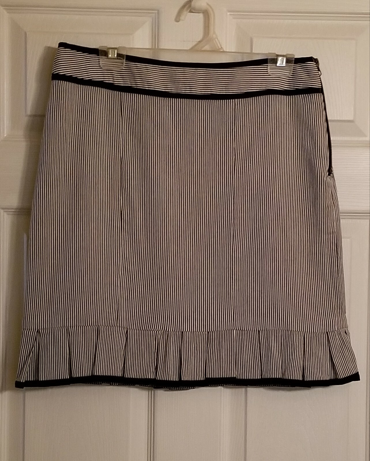 Larry Levine Black & White Striped Skirt Sz 12 Fully Lined Slenderizing NWOT