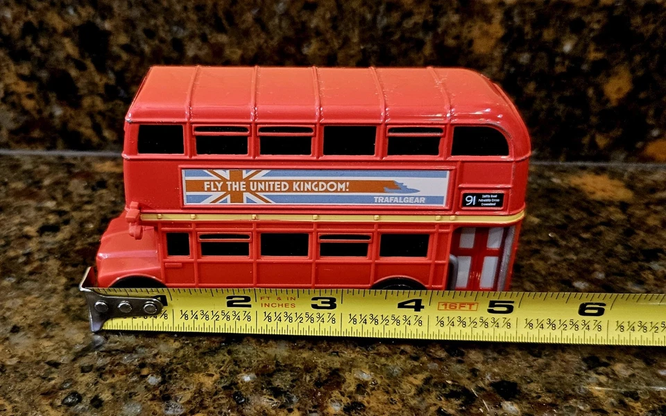 Disney Pixar Cars Fly The United Kingdom Car Trafalgear 91 Figura Diecast Bus Foto 3 de 4
