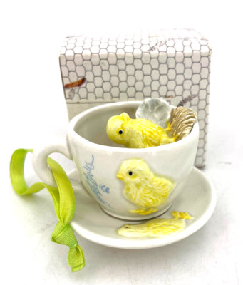 Schmid - Lowell Davis Annual Ornament Baby Chick and Egg in Teacup 2.5'' #27-004