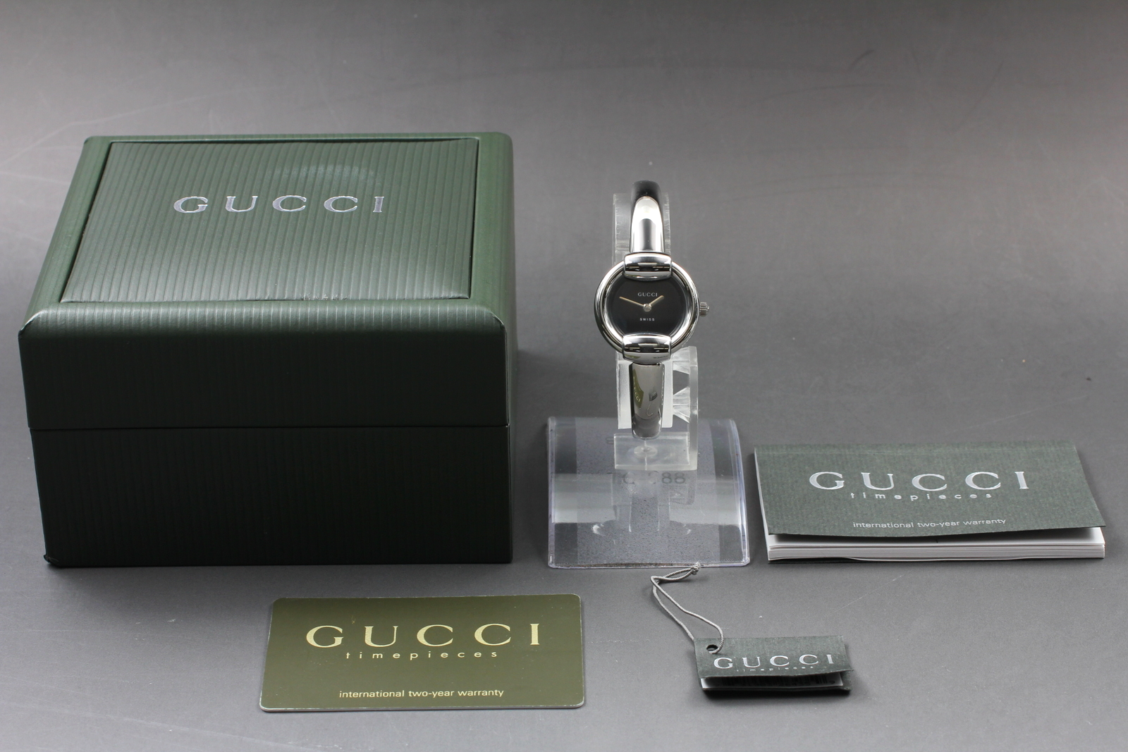 GUCCI 1400L Black Silver Quartz Womens Watch Full Set Japan Movement
