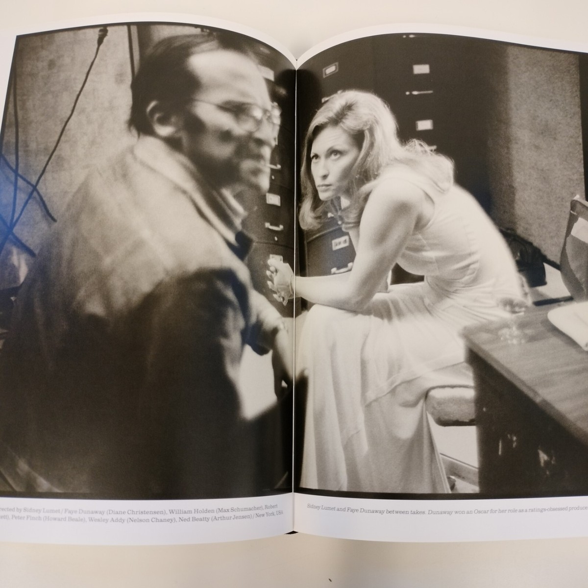 Mary Ellen Mark,Seen Behind the Scene : Forty Years of