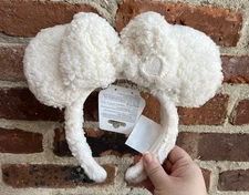 Disney Parks 2025 White Sherpa Heart Minnie Mouse Ears Headband NEW