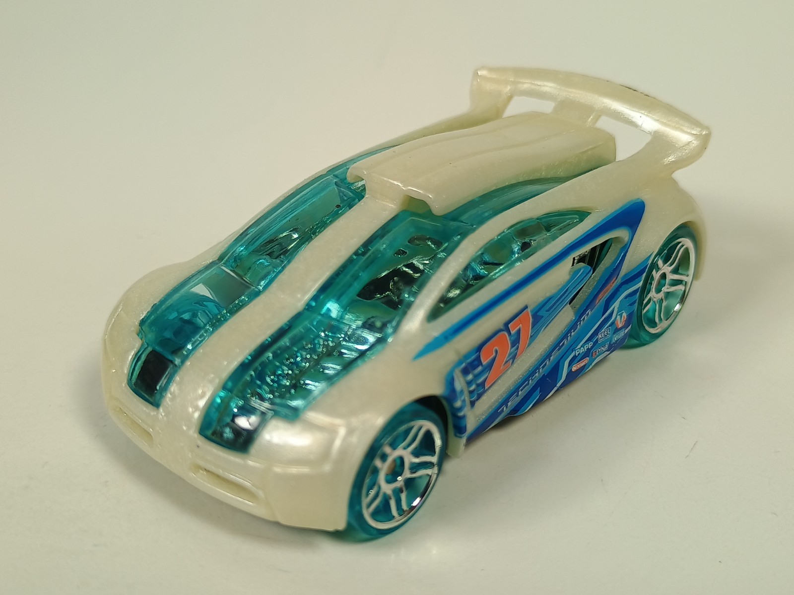 Technetium Hot Wheels 2011 Thrill Racers Ice #198 Pearl White PR5 1:64 Loose