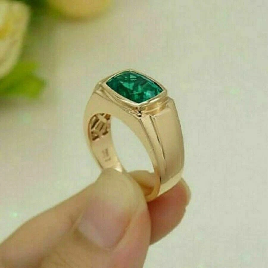 Anillo de compromiso para hombre enchapado en oro amarillo de 14 quilates con esmeralda de corte esmeralda de 3 quilates Foto 2 de 4