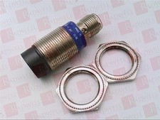 SCHNEIDER ELECTRIC XS2-N18PA340D / XS2N18PA340D (NEW IN BOX)