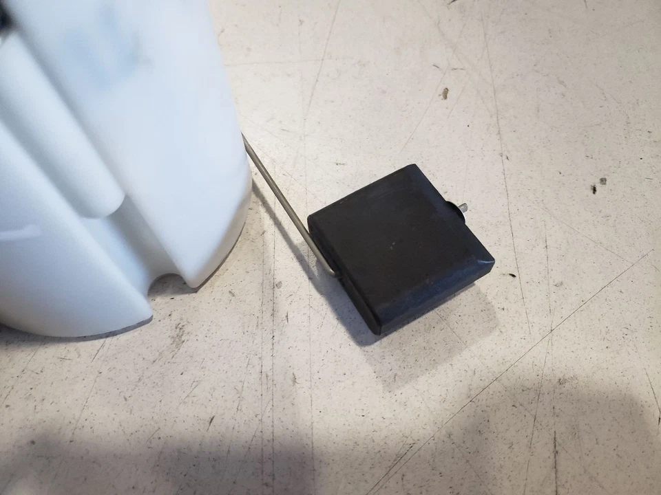 Conjunto de bomba de combustible - BMW 323i E90 LCI 2011 - 07-13 OEM 6765717   Foto 2 de 4