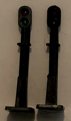 Red Light Green Light Lot Of 2 Model Train Accessories Background Piece