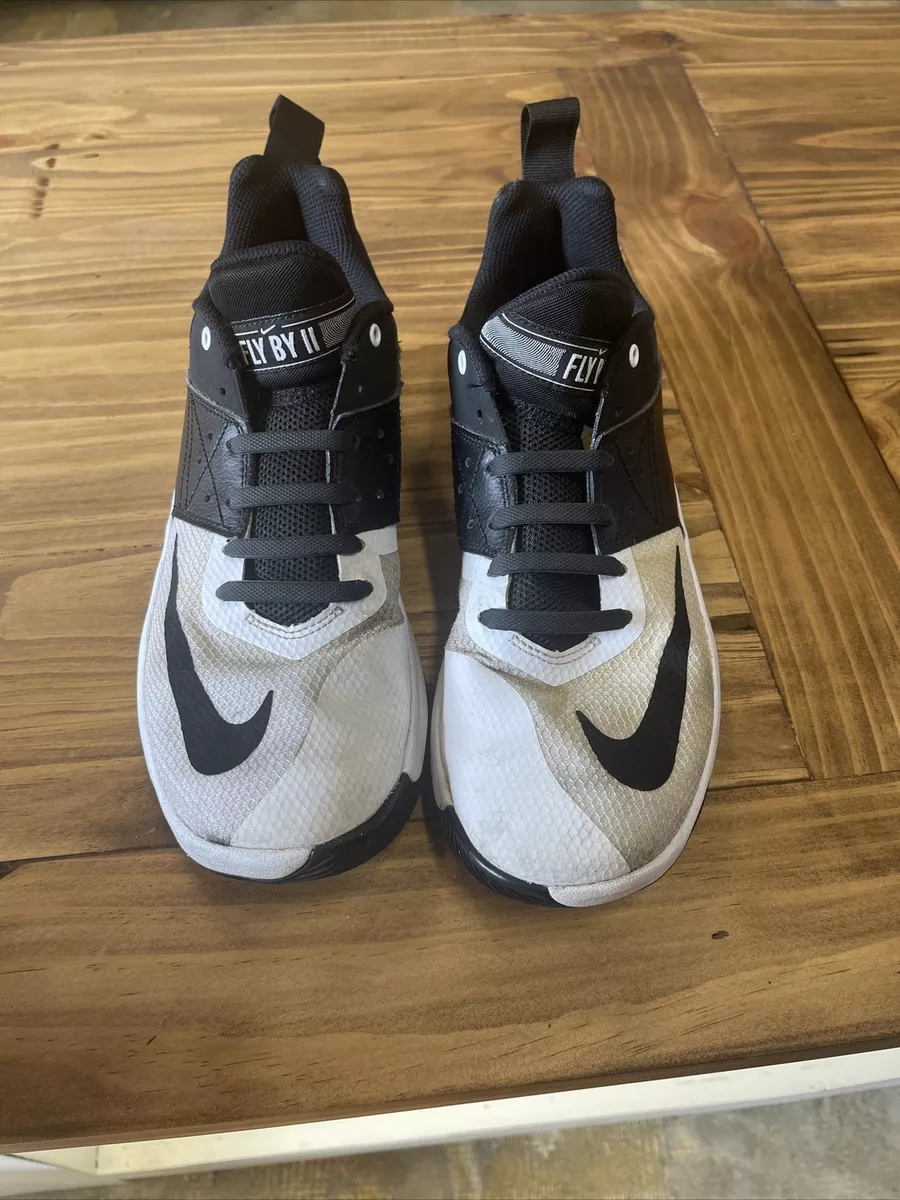 Nike flyby low hotsell black and white