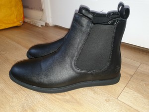 penguin boots black