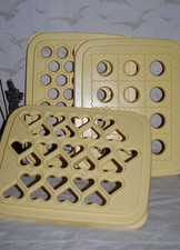 🌟TUPPERWARE Lot 3  Moules Ravioles Party Trous + Coeur Jaune Plaque TTBE