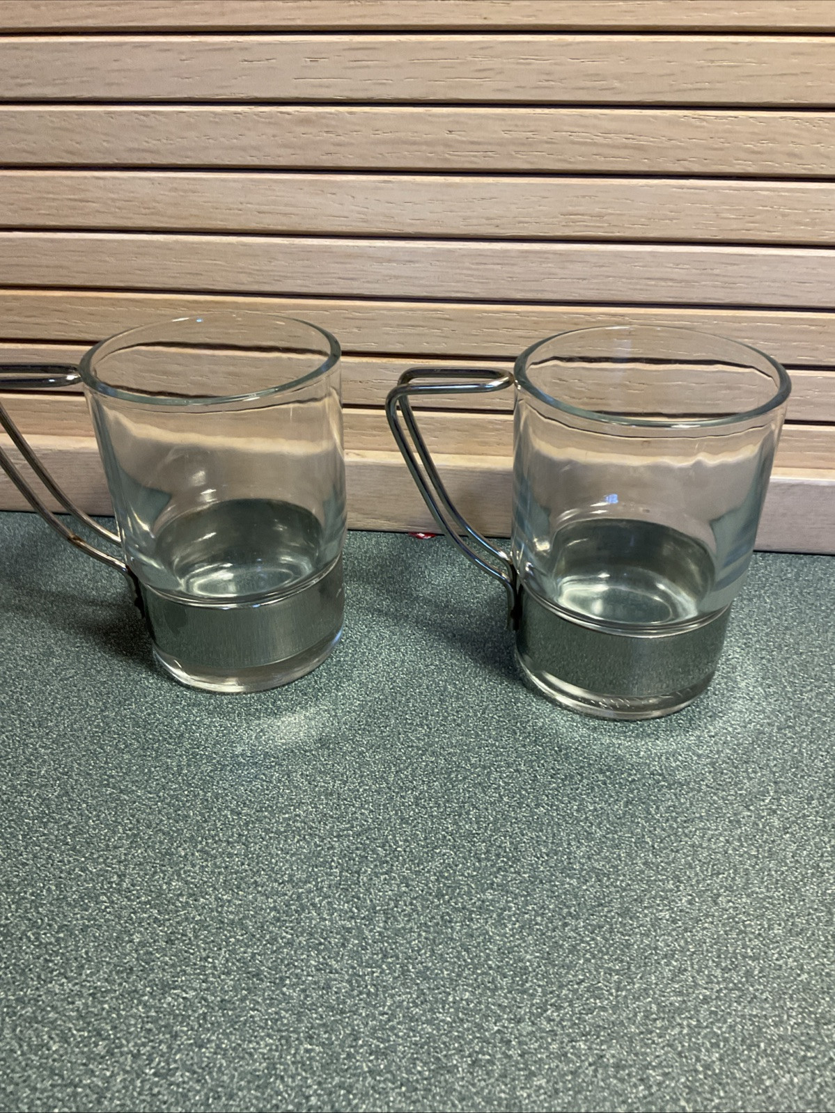 2 Glasses with Detachable Metal Handles for Easy Use