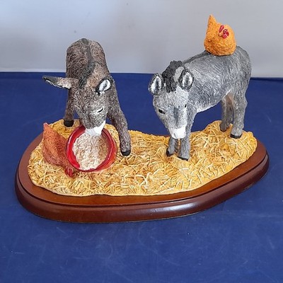 Border Fine Arts Old Pals Esel und Huhn Figur A27557 Resin Sammlerstück