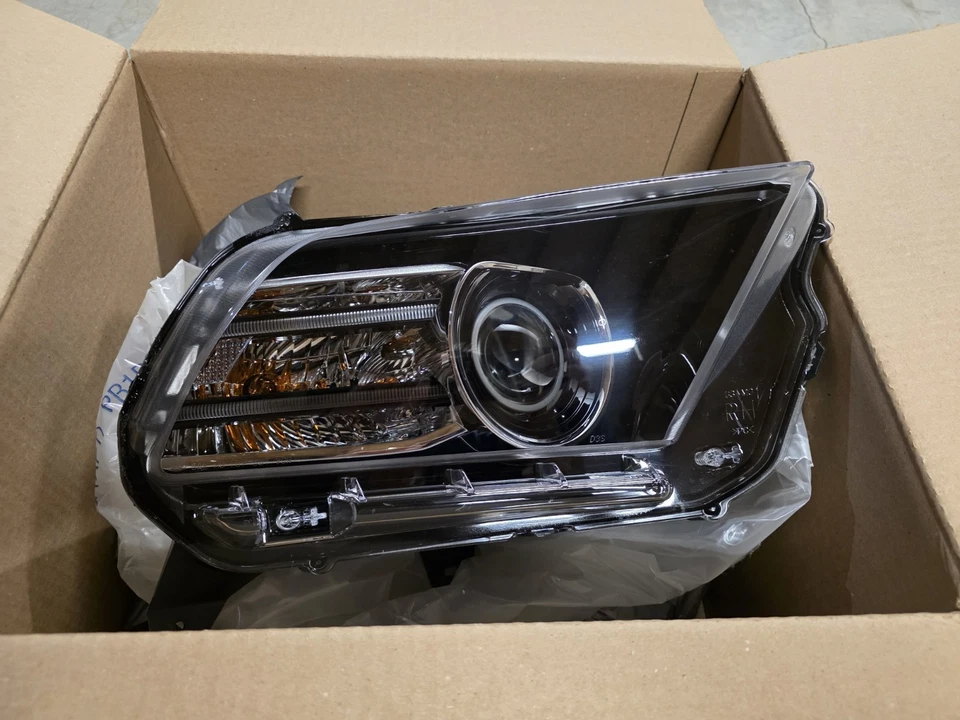 Nueva lámpara de luz principal original Ford 2013-2014 Mustang HID RH DR3Z-13008-C desnuda OEM Foto 3 de 4