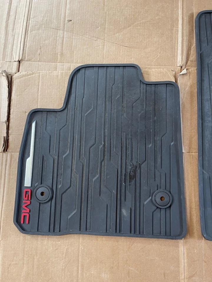 GMC Acadia 2017-23 juego de alfombrillas de goma para todo clima 84038455 OEM Foto 2 de 4