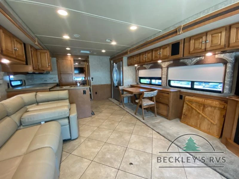 2014 Winnebago Adventurer 38Q Used - Image 3 of 4