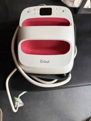 Cricut EasyPress Sublimation Clamshell Press for T-Shirts, Digital Display