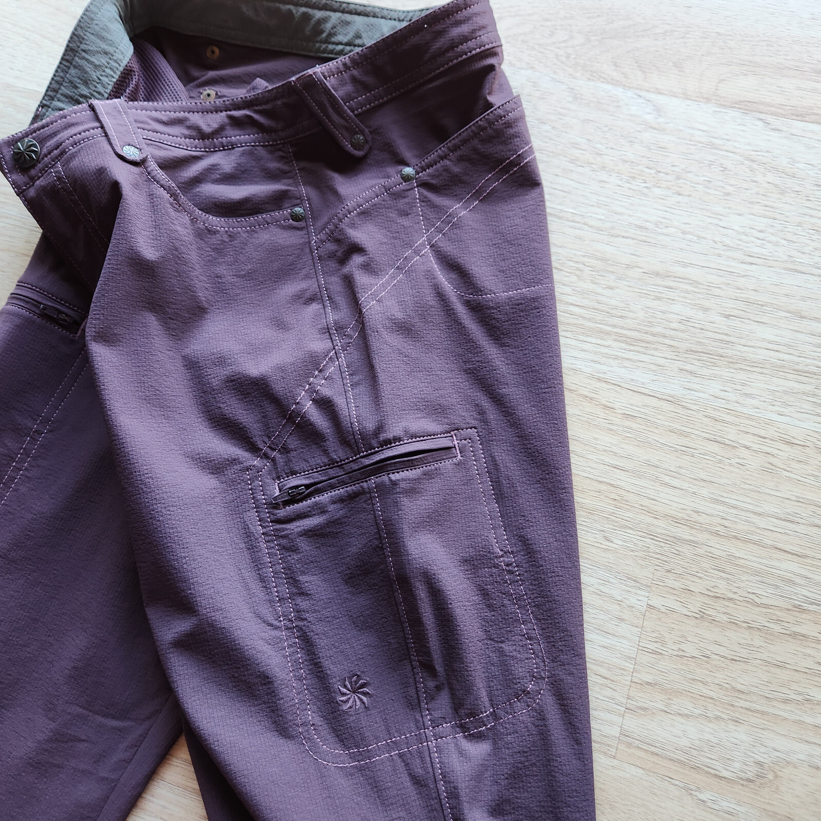 Athleta Women's 4 Hiking Track Cargo Slim Pants AnkleZip Stretch