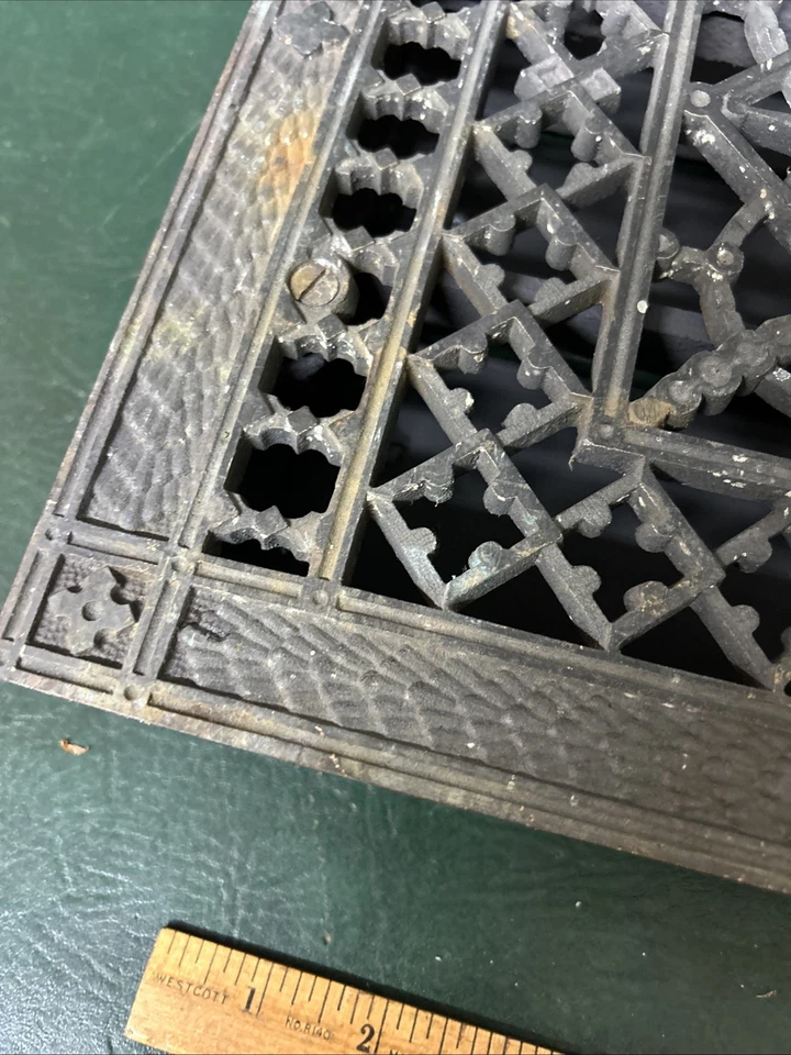 Persianas de rejilla de registro de piso antiguas restauradas de bronce y hierro fundido de 12"x14" Foto 4 de 4