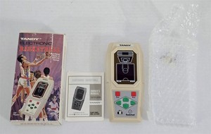 X-737 VINTAGE 1980'S RADIO SHACK TANDY BASKETBALL ELECTRONIC HANDHELD GAME W/BOX