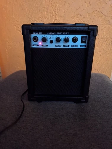 RockJam Guitar Amplifier Model MG10 ~ 10W
