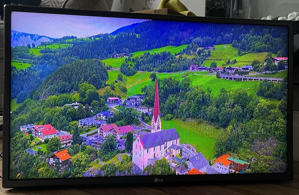 LG TV 32” Inch 32LF510U HD Ready LED Freeview DVB-T2 HDMI & Remote Working Stand - Image 2 of 4