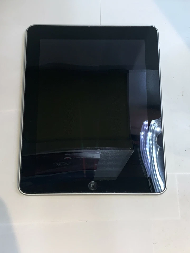 APPLE (A1219) IPAD 1ST GEN 64GB IN SILVER WIFI ONLY - FOR PARTS OR NOT WORKING ! - Image 2 of 4