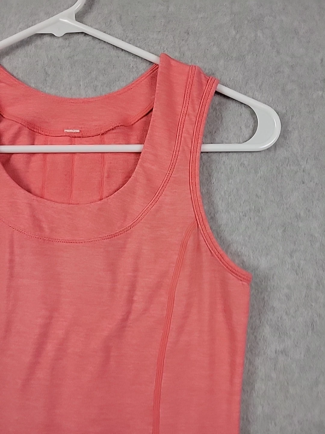 lululemon sleeveless scoop neck athletic stretch tank-top