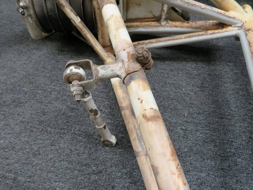 5257-1 (Use: 520000-1) Mooney M20D Main Gear Assembly LH with Spindle and Truss - Picture 9 of 22