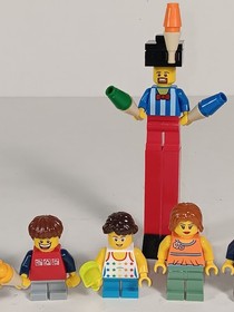 LEGO Creator: Fairground Mixer (10244) 11 Minifigures + Attractions & Vehicles 