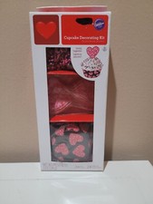 Wilton Cupcake Decorating Kit 24 Pieces Brand New