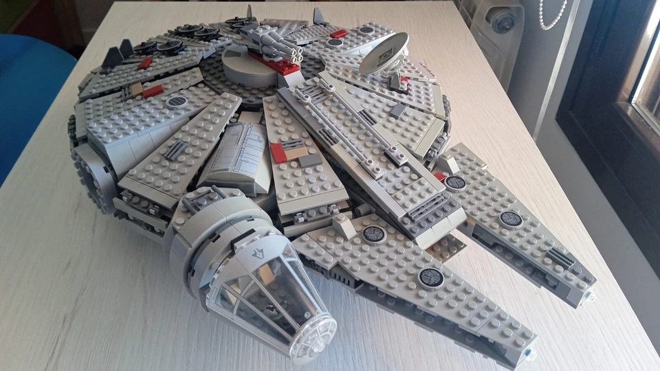 LEGO Star Wars 7965 Millennium Falcon, foto 1 de 5