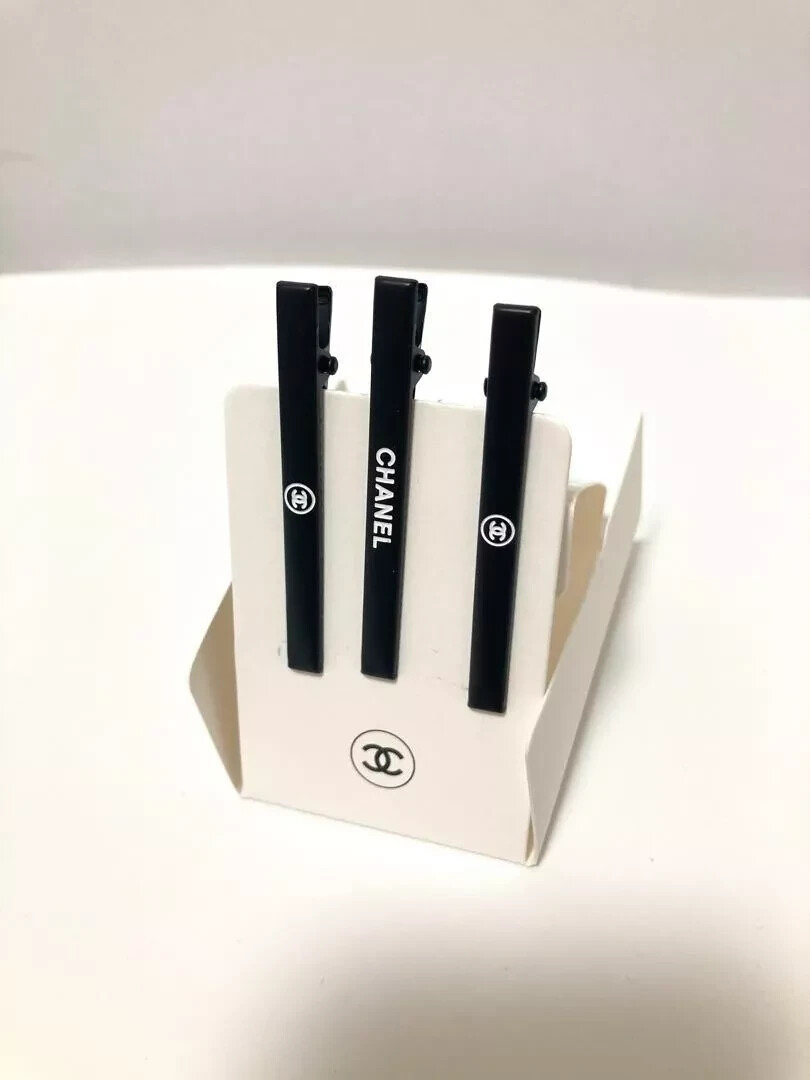 CHANEL★ヘアピン★レア美品⭐︎最終値下げ Chanel Black Hair Clip with logo Set of 3 Novelty hair accessory