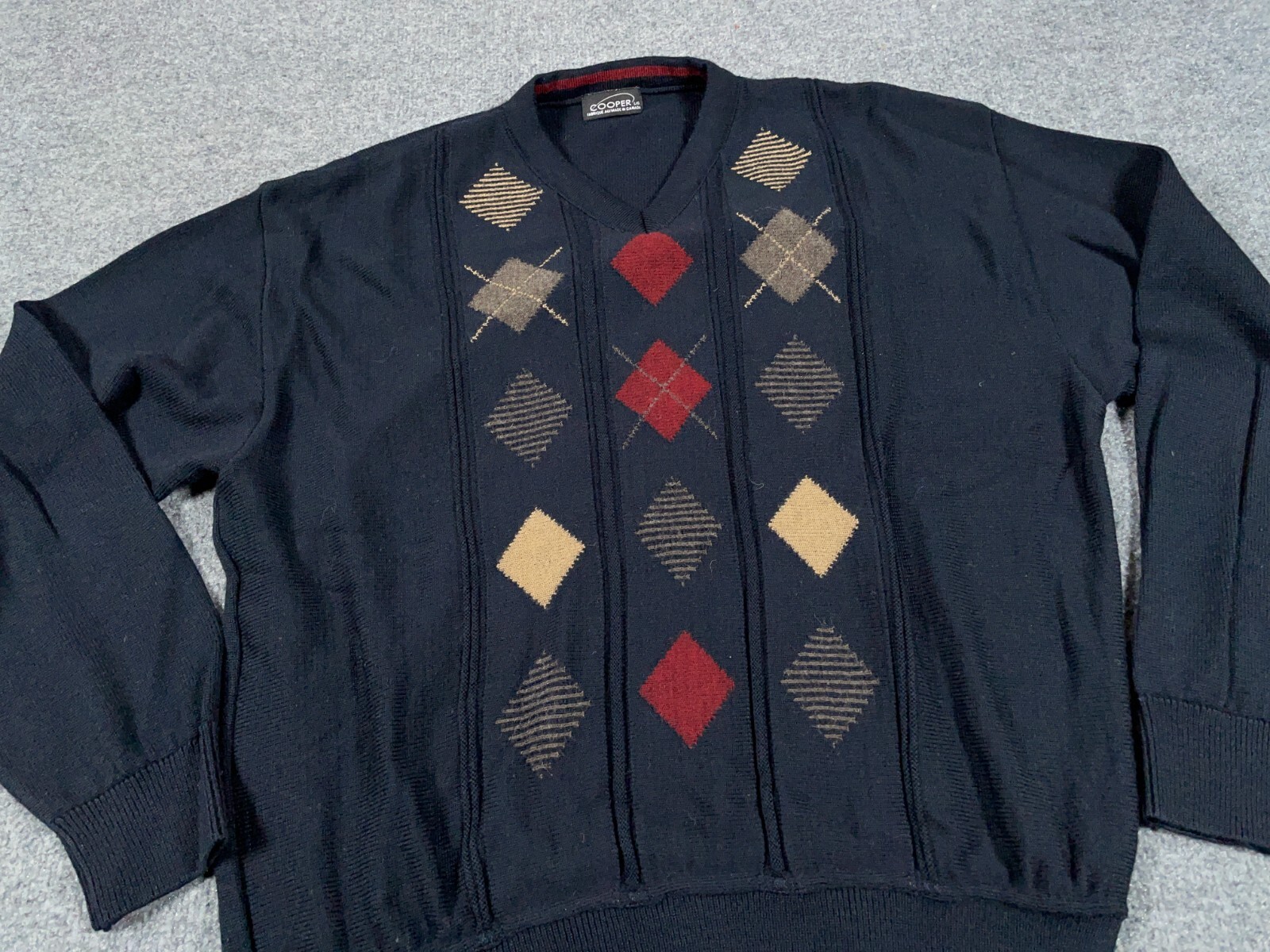 Cooper Canada Diamond Pattern V-Neck Sweater Adul… - image 6