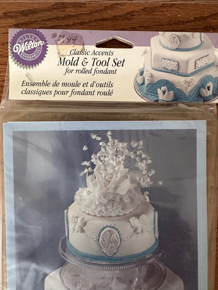 Juego de herramientas y moldes Wilton Classic Accents fondant cisne coqueta arco mariposa nuevo de stock Foto 2 de 4