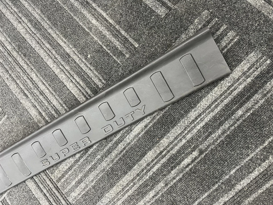 2013 Ford F-550 Super Duty Right Passenger Rocker Sill Trim bc34-25132A12 - Image 2 of 4