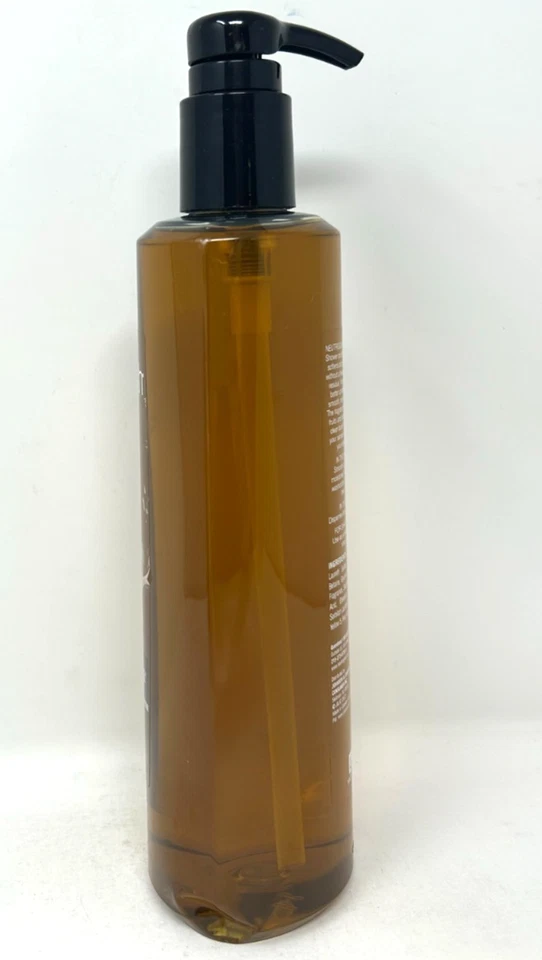 Gel de ducha y baño refrescante para baño de lluvia NEUTROGENA, 32 fl oz Foto 2 de 3