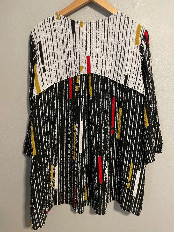 Camisa IC by Connie K Feminina Grande Preta Branca Túnica Abstrata Zíper Bolso Fabricada nos EUA - Imagem 2 de 4