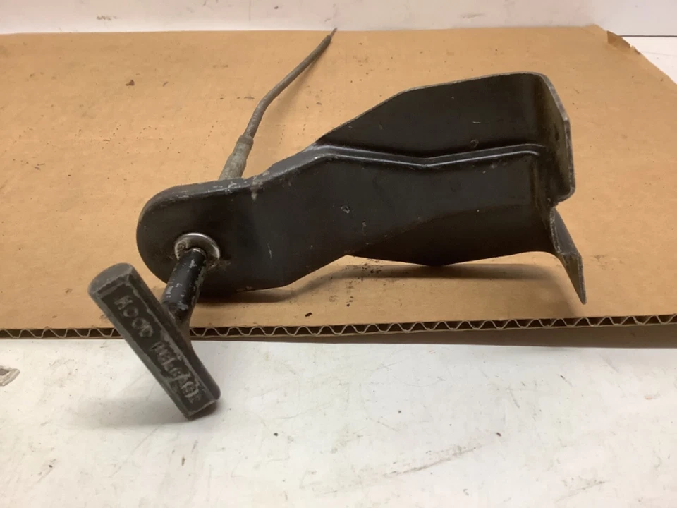 63-66 C2 Corvette conjunto de liberação de capô com suporte original GM Survivor fabricante de equipamento original - Imagem 3 de 4