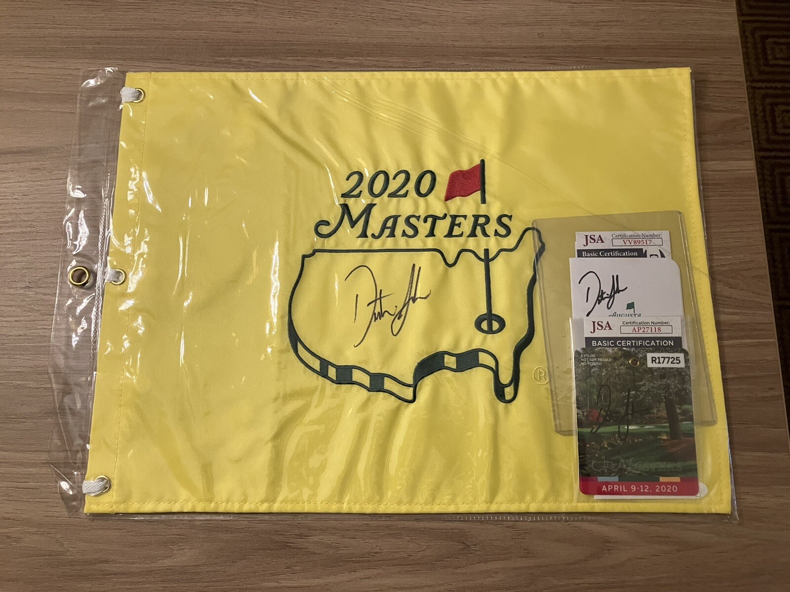 DUSTIN JOHNSON SIGNED 2020 MASTERS FLAG /WEEKLY BADGE/SCORECARD JSA’S