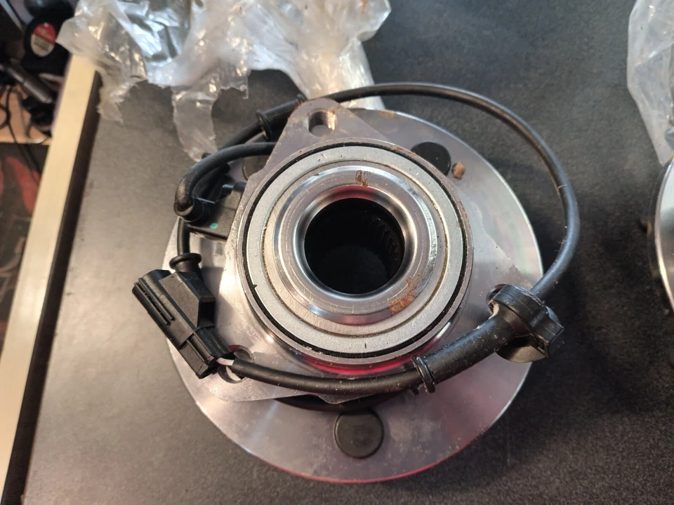 Dodge Ram 1500 1999 4x4 par de bujes delanteros nuevos con ABS Foto 4 de 4