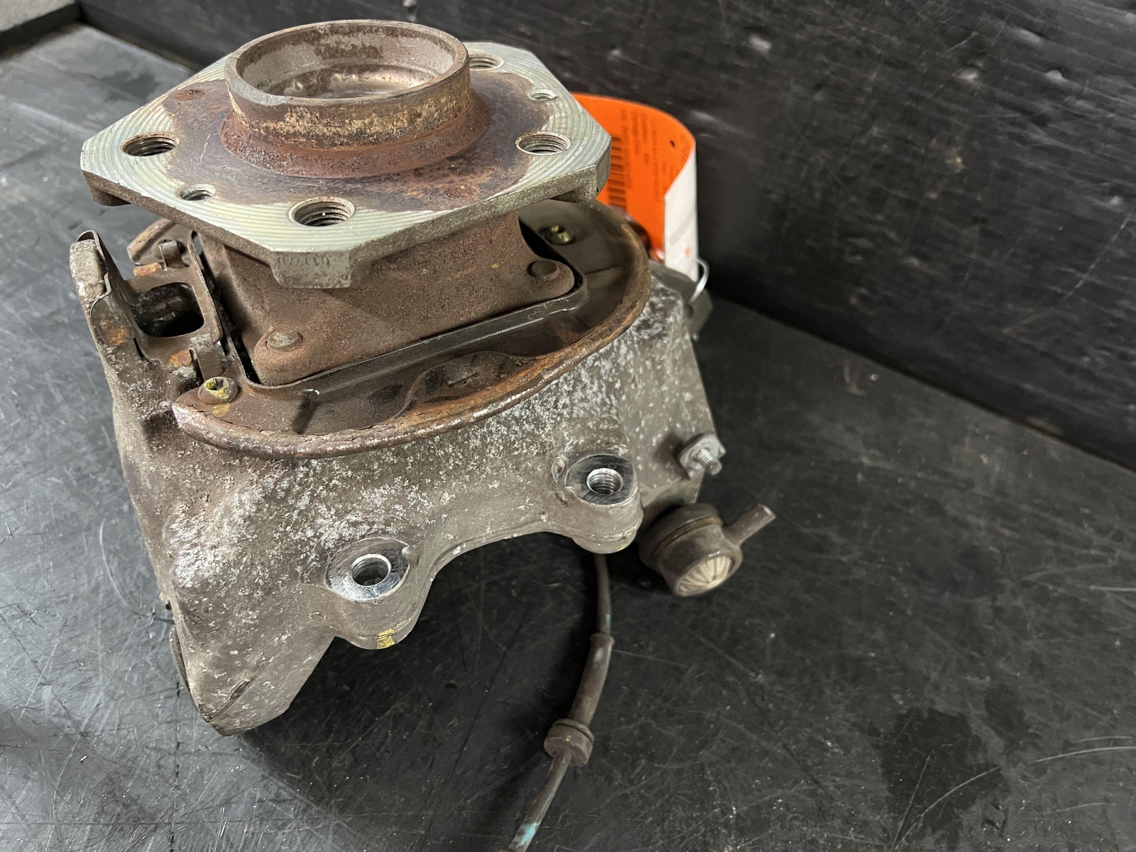08-19 MASERATI GRANTURISMO REAR DRIVER LEFT AXLE STUB KNUCKLE