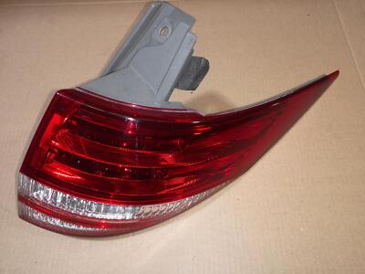 TOYOTA ESTIMA MK3 2006-2014 Rechtes Rücklicht Außen Rot 53942