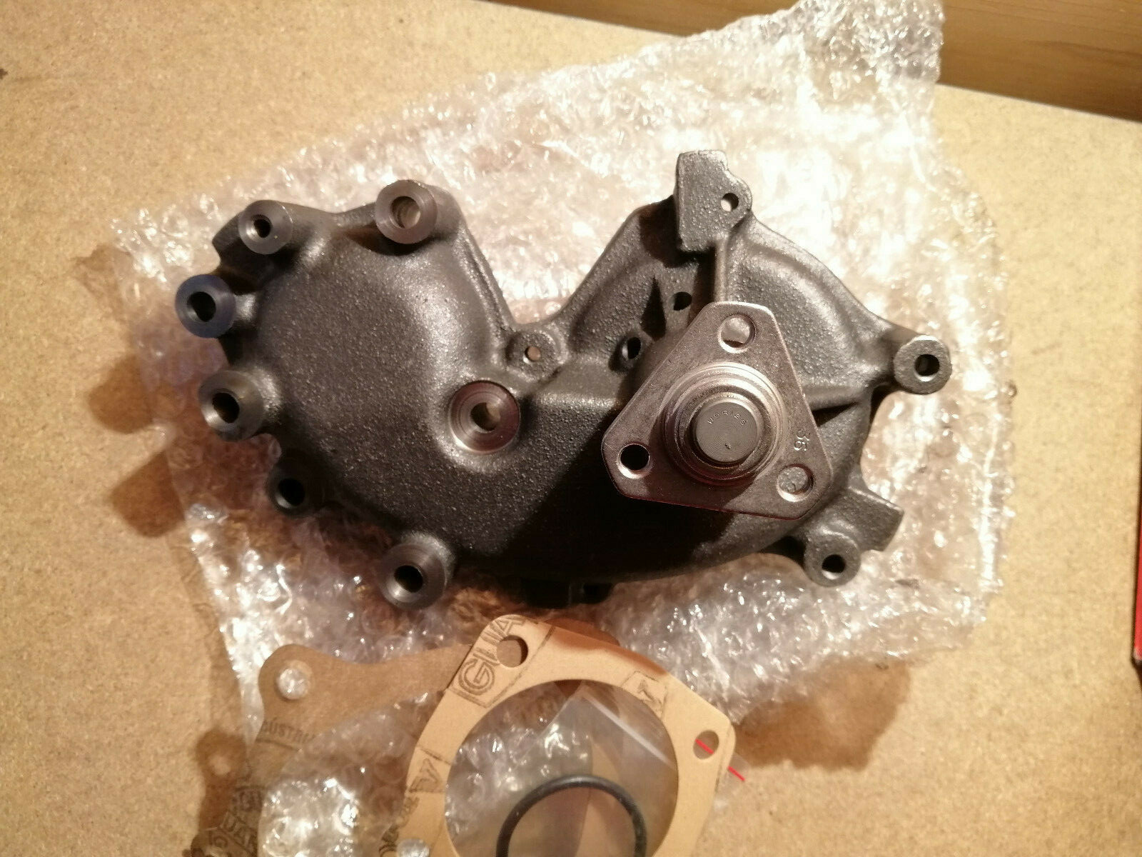 Pompe à eau SKF d'origine référence VKPC 82429 en alliage d'aluminium injecté