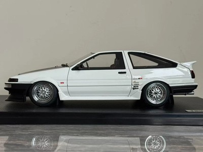 Ignition Model 1/18 Toyota Sprinter Trueno AE86 3Door TK-Street
