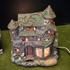 Retired Vtg Halloween HAUNTED Lighted Porcelaine HOUSE Castle Village w BOX